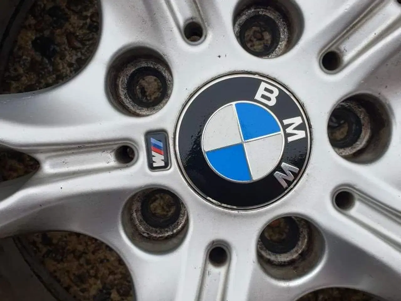 Billede 5 - BMW dæk  Fælge med dæk Jeg 4 stk flotte sommerdæk 