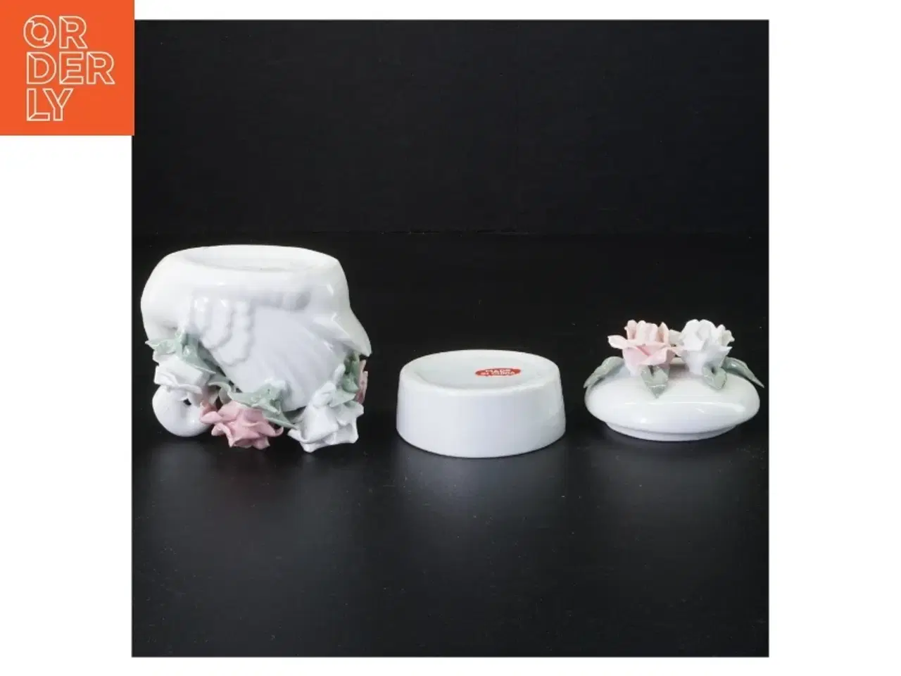 Billede 3 - Porcelænssvane med blomsterdekoration og krukke (str. Svane 9 x 8 x 8 cm krukke 7 x 6 cm)