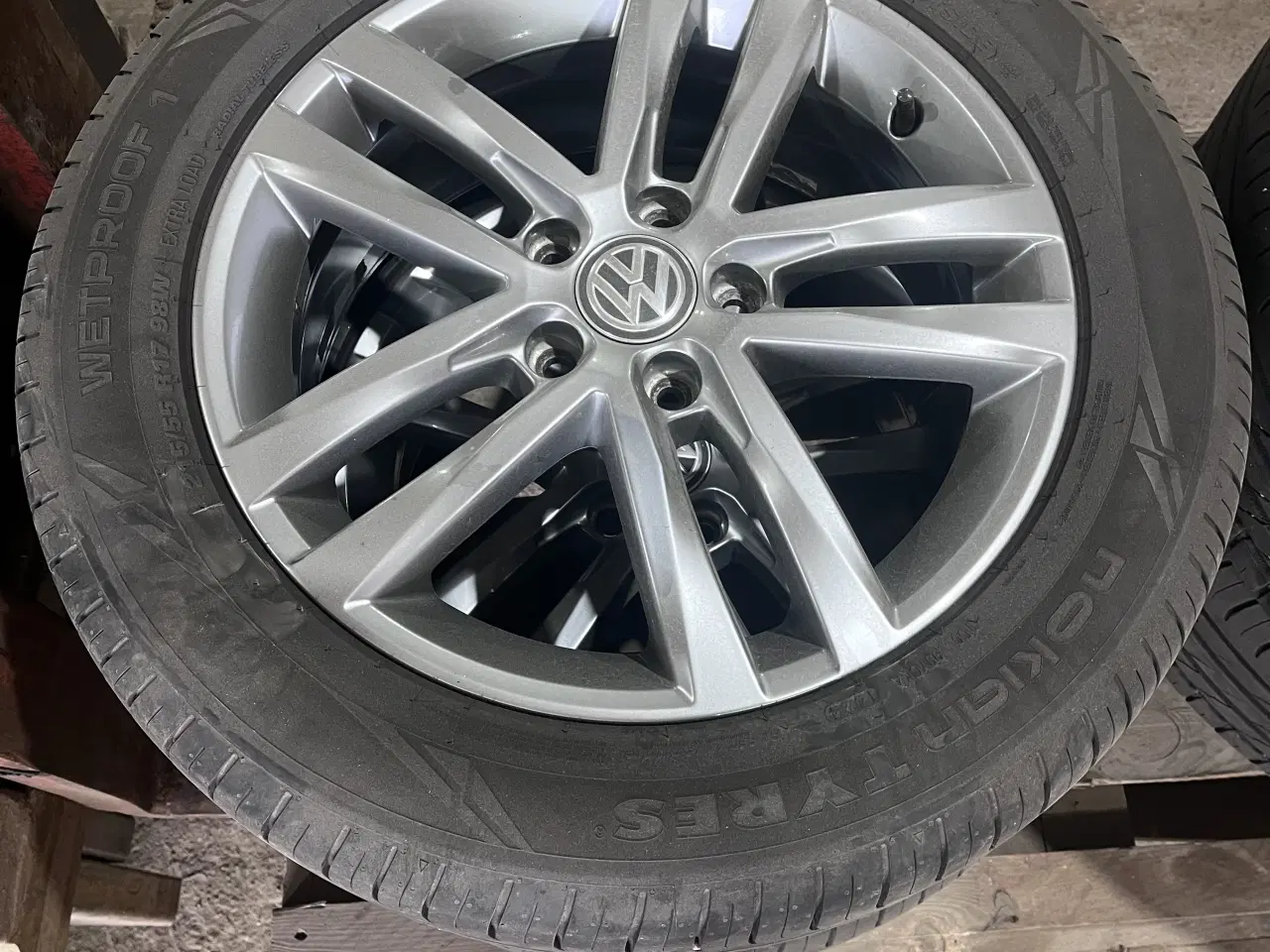 Billede 1 - Vw Alu fælge med sommerdæk