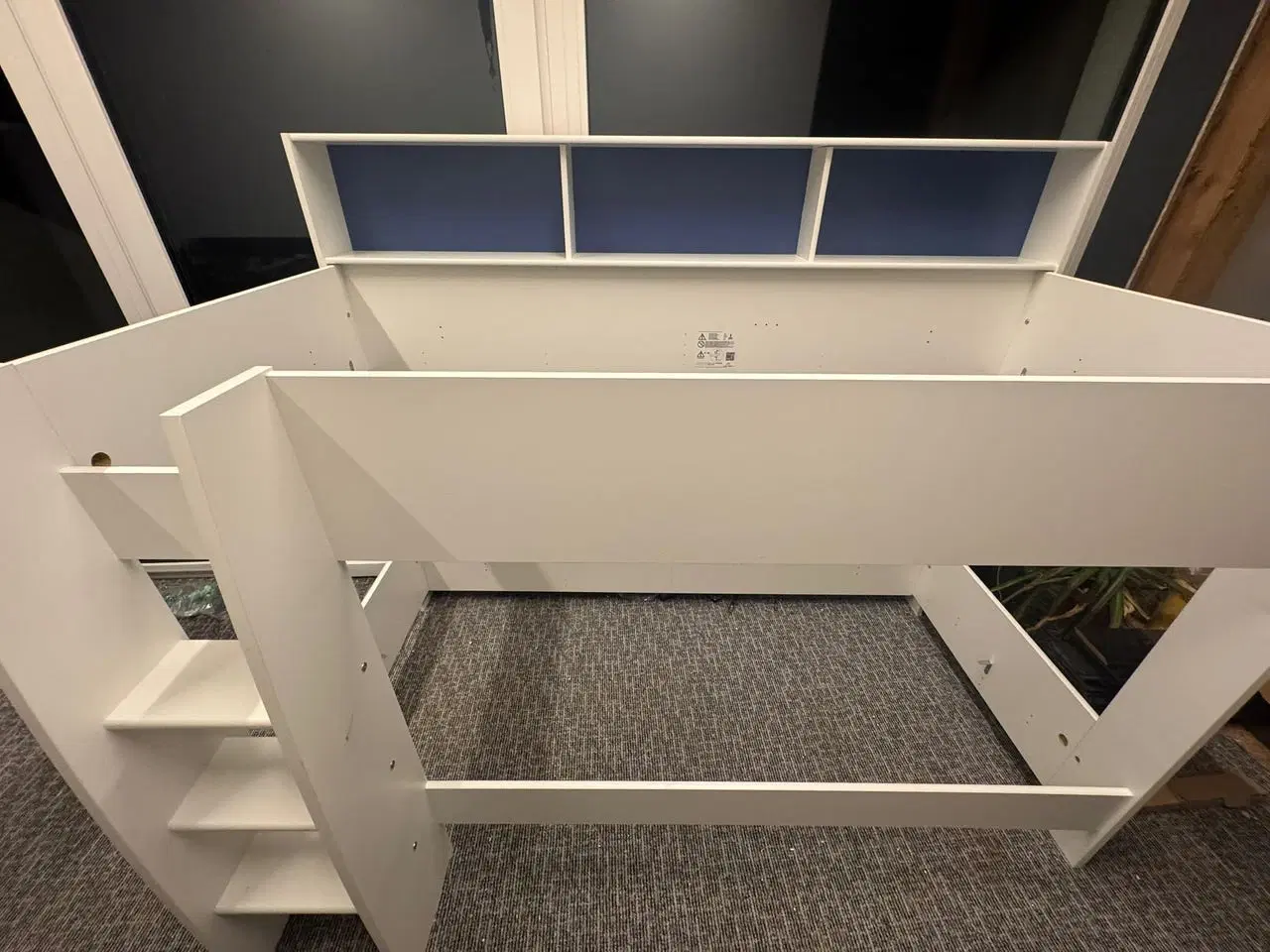 Billede 3 - Halvhøj seng med reol hvid