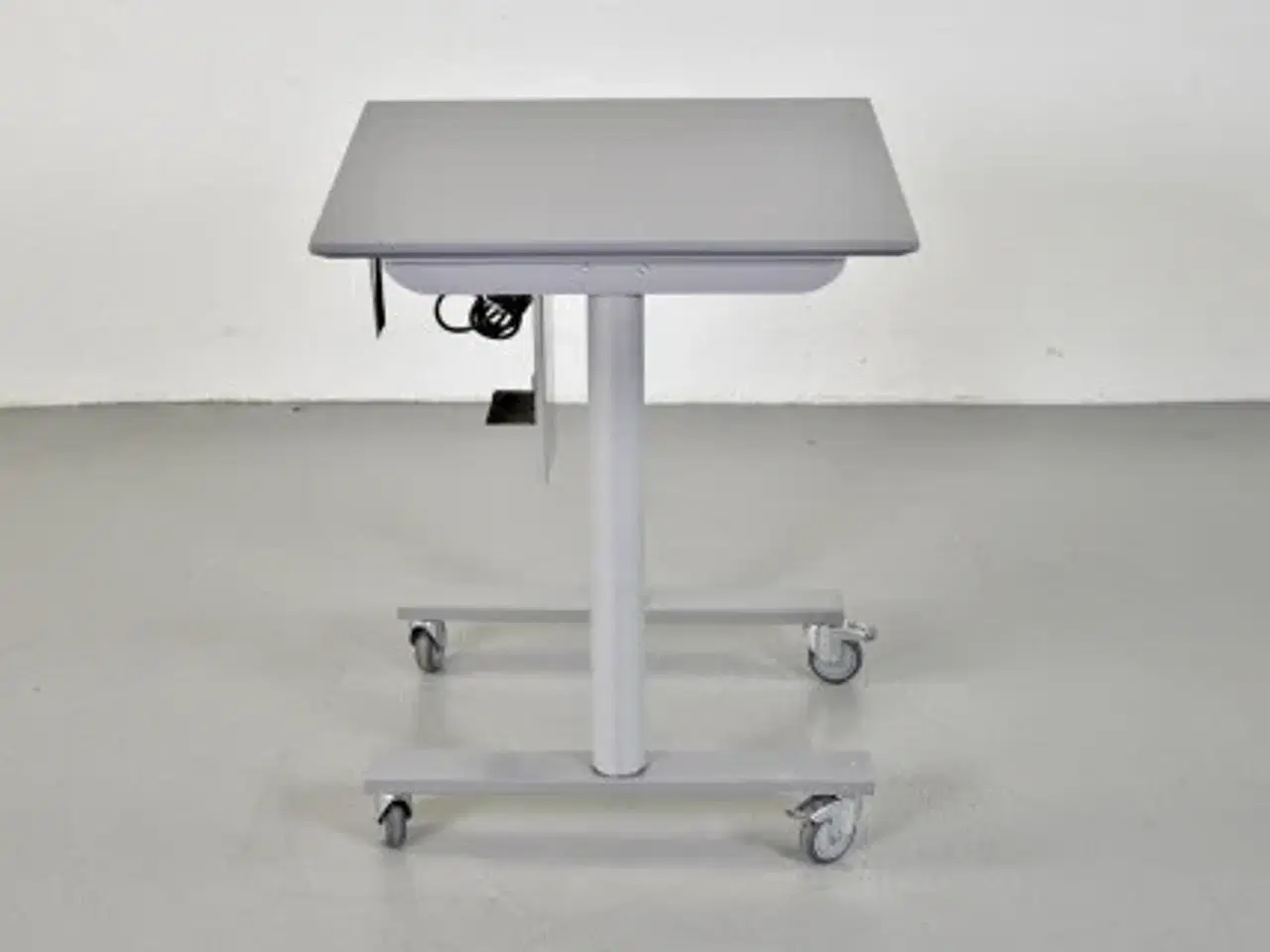 Billede 4 - Mobilt hæve-/sænkebord i grå, 65 cm.