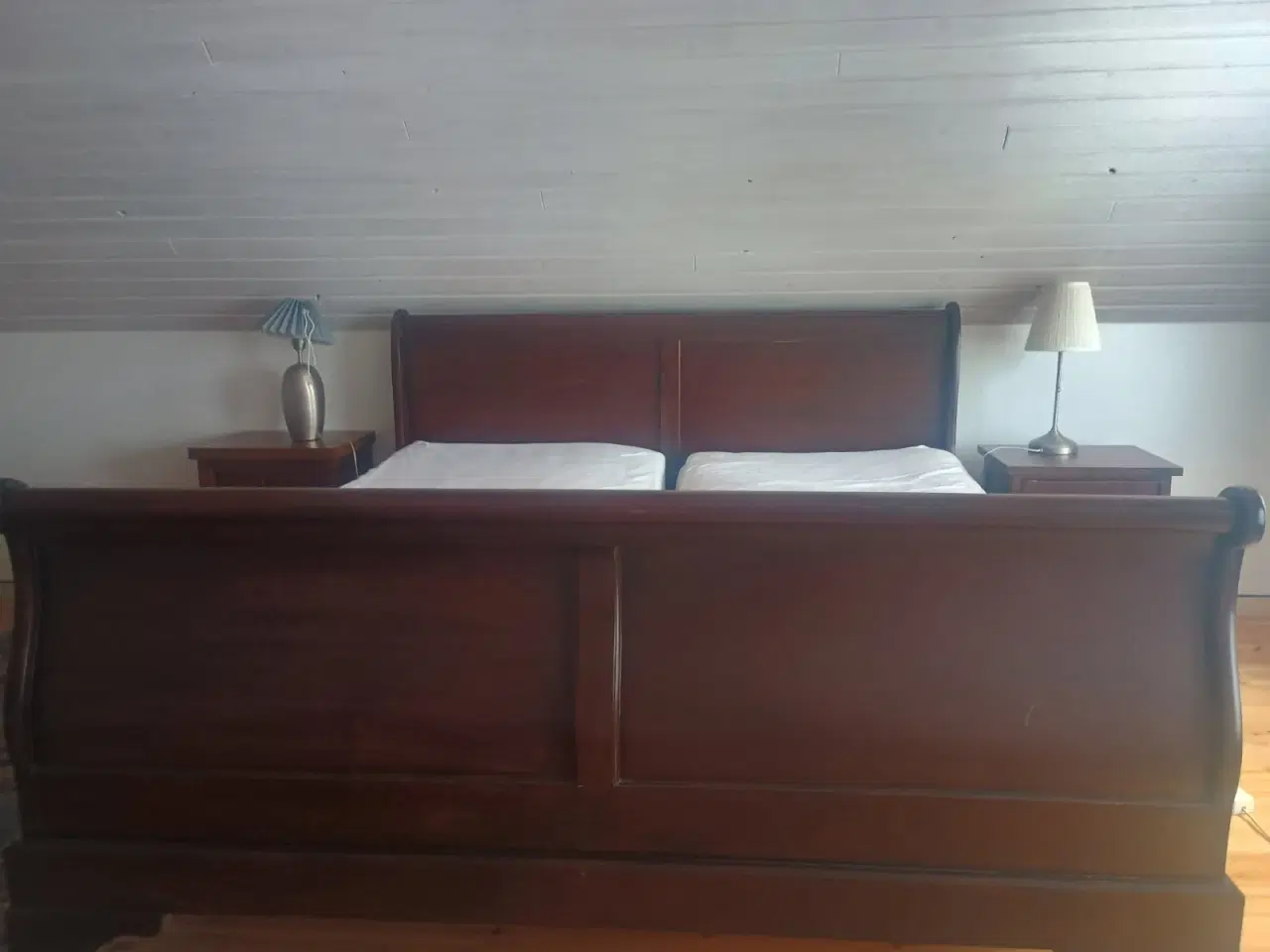 Billede 1 - KVALITETSSENG FRA ILVA MED ELEVATION SAMT NATBORD 