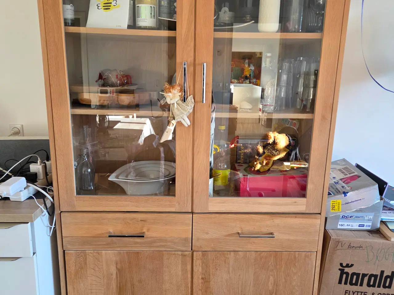 Billede 2 - Massivt eg træ vitrineskab