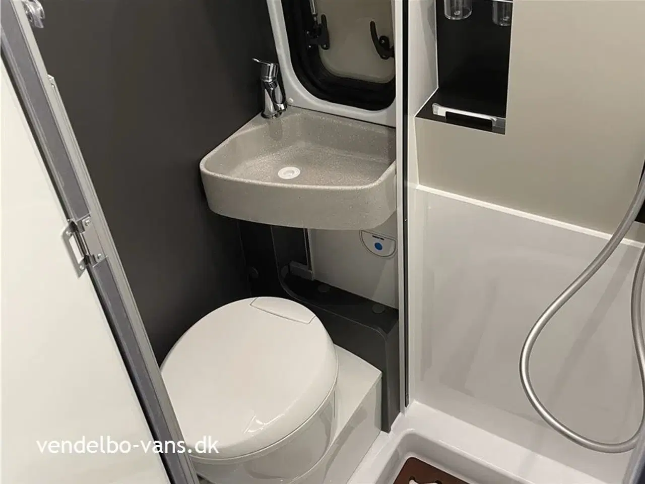 Billede 9 - 2022 - McLouis Menfys Van 04 Prestige Matic   Det er CamperVan topudgaven med masser af udstyr - Prestige Matic