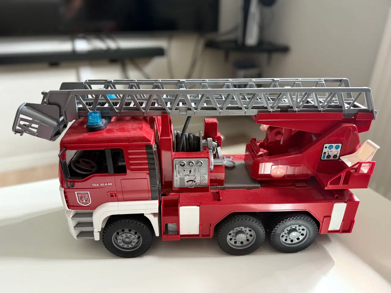 Billede 1 - Bruder Brandbil med stige, pumpe, lys & lyd