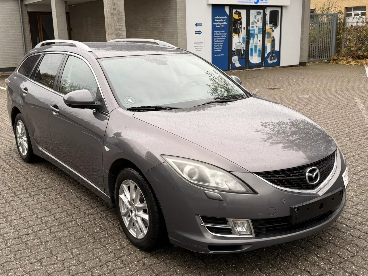 Billede 1 - Rummelig Mazda med læderkabine 