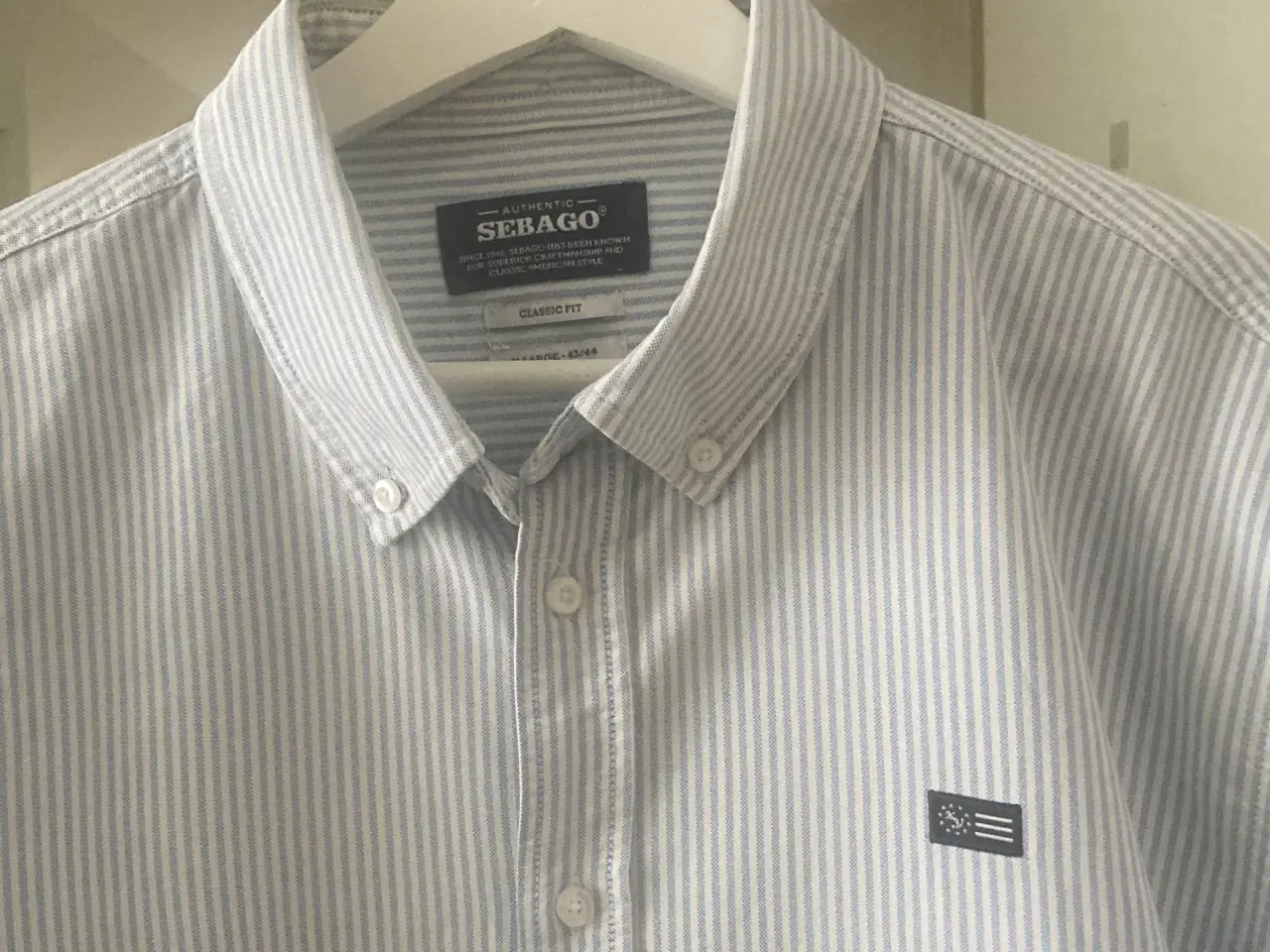 Billede 1 - Blå- og hvidstribet herreskjorte str XL