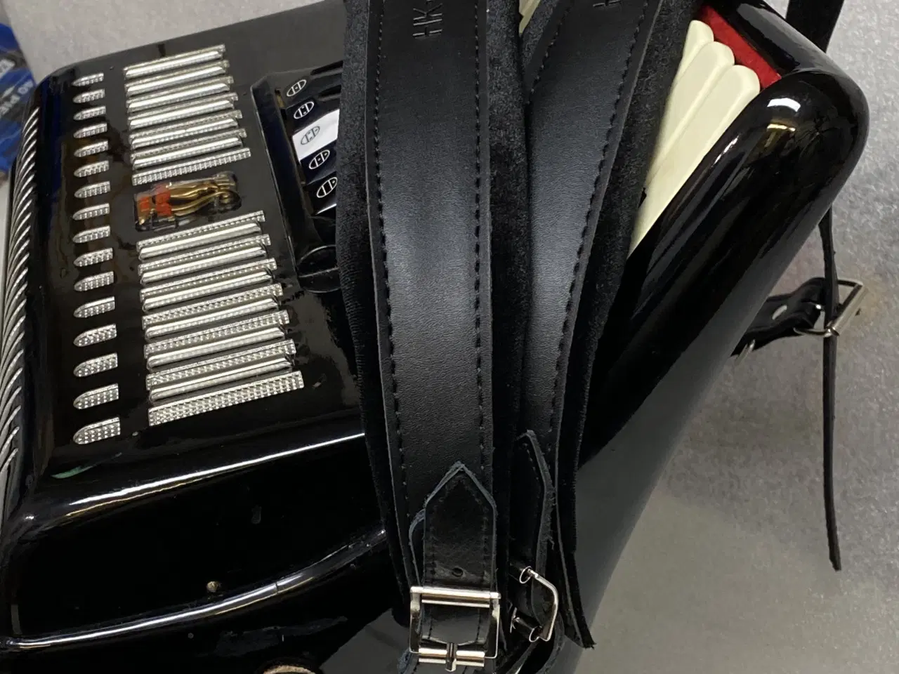 Billede 11 - Perrot harmonika sælges fra samling – nyserviceret