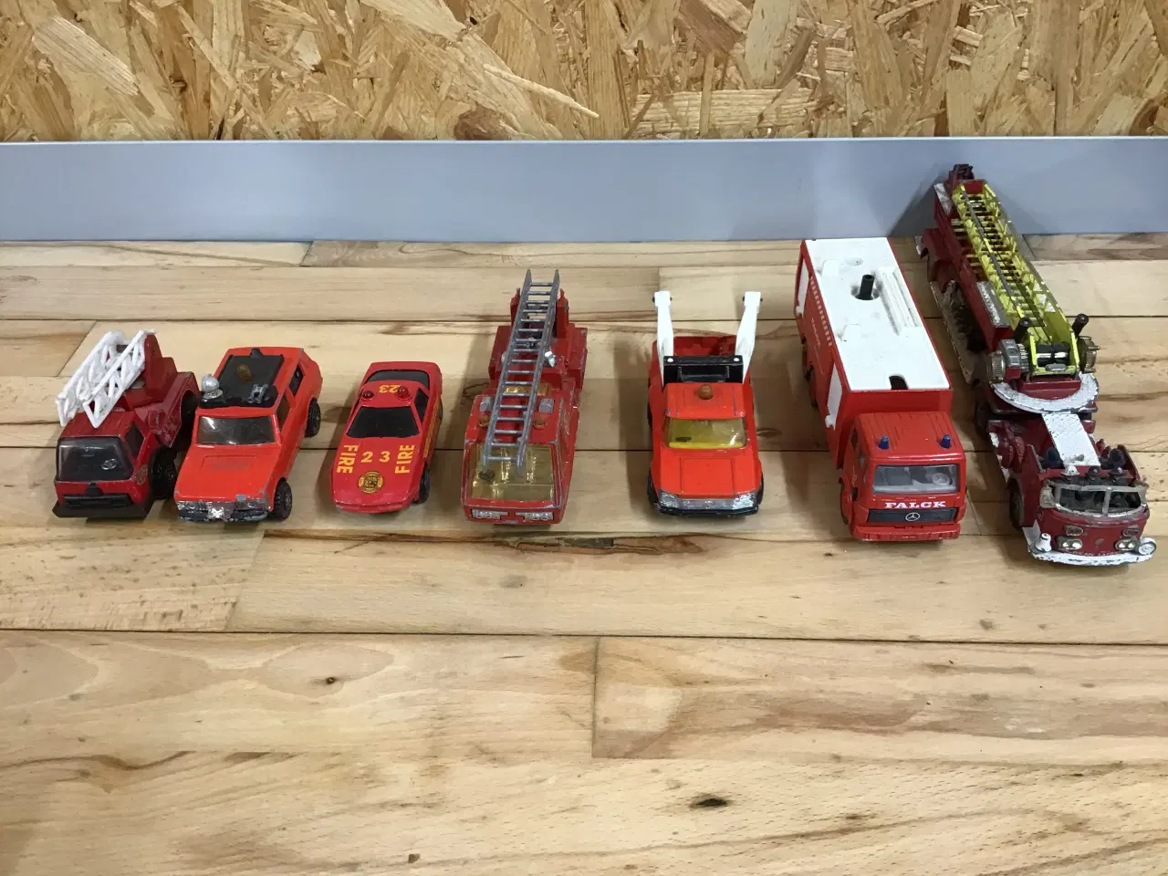 Billede 3 - Model biler,  billede 1 og 2. 250kr. Brandbilerne 