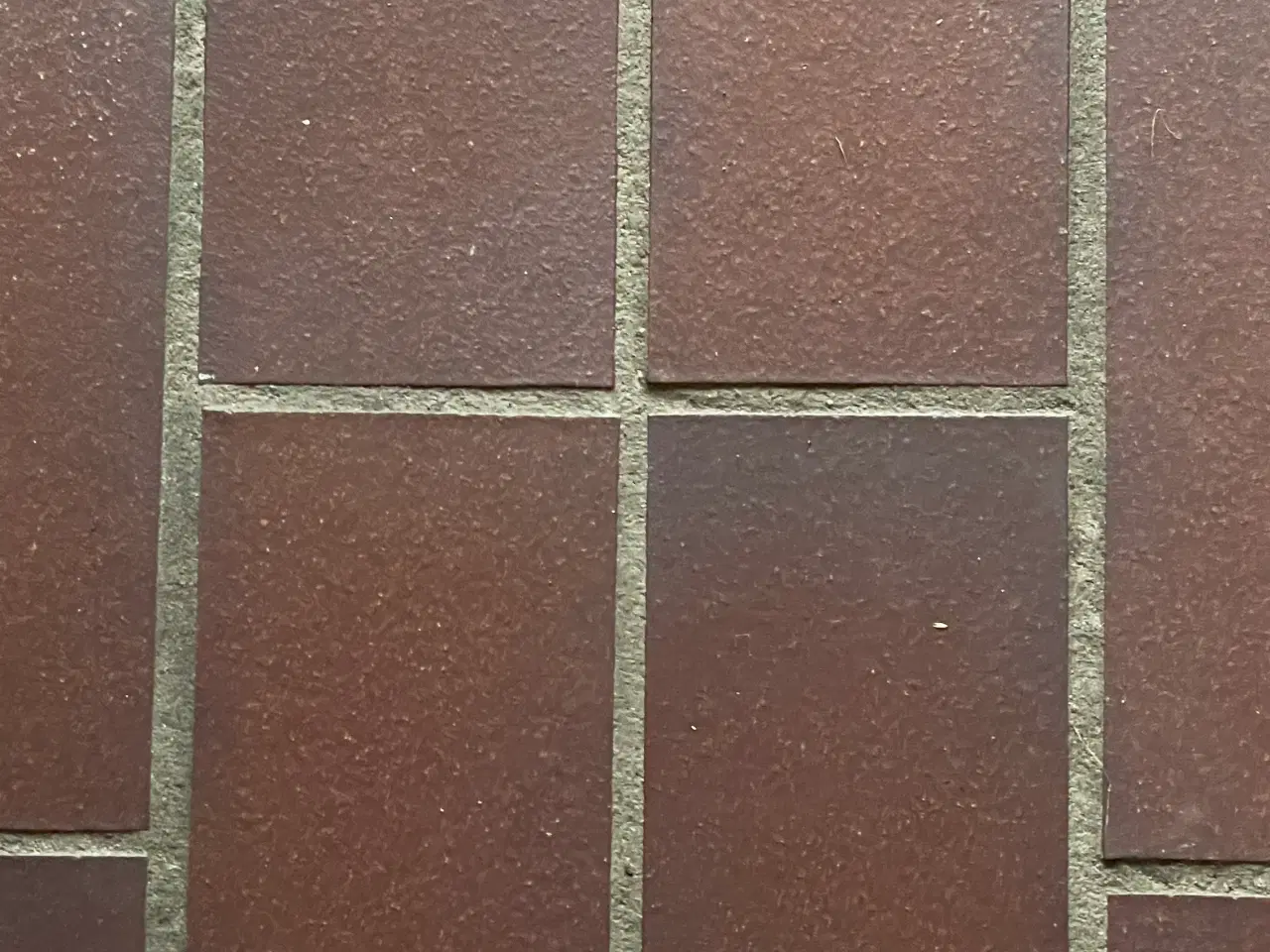 Billede 1 - KØBES: Klinker til gulv