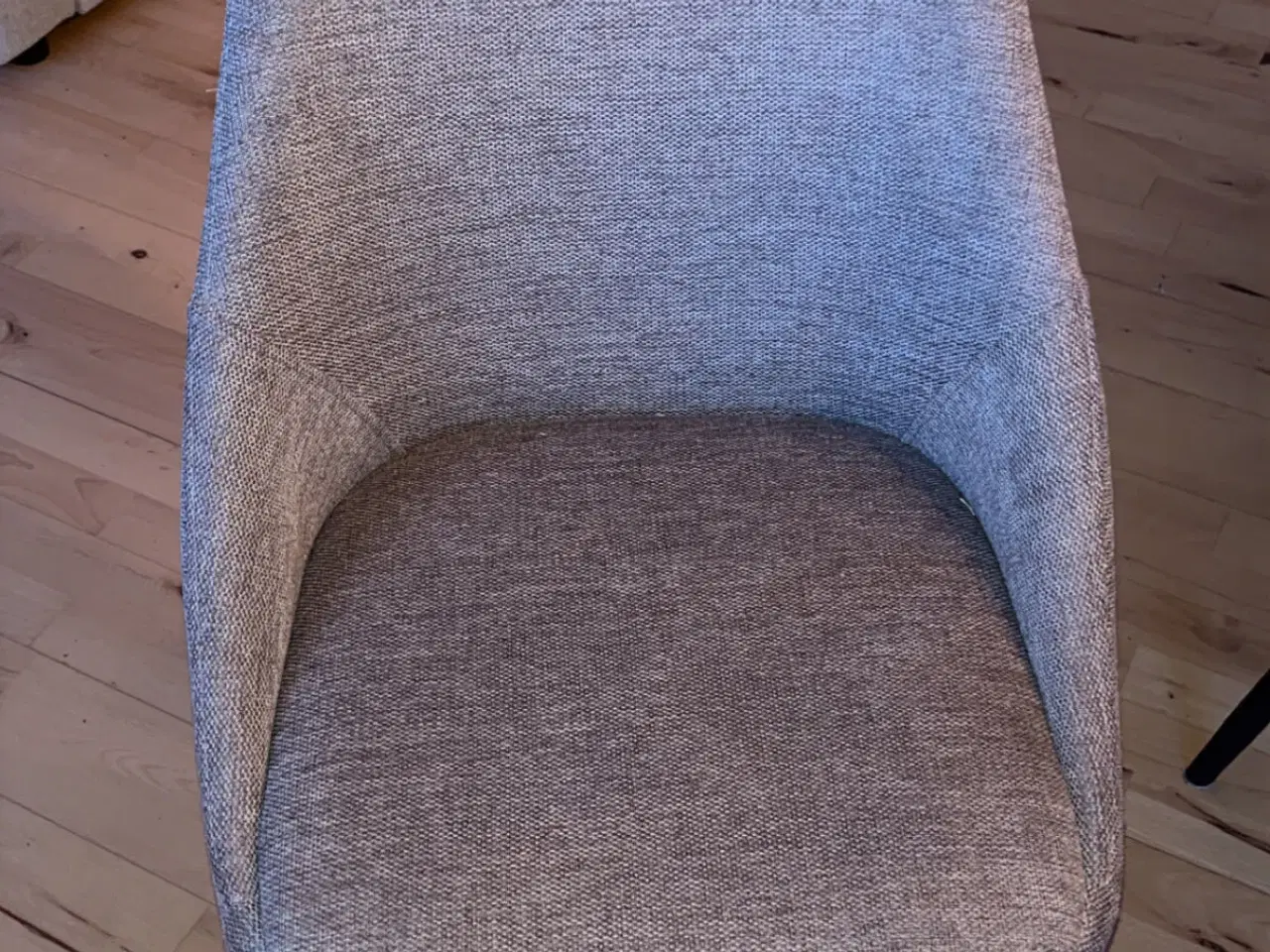 Billede 4 - Spisebord og stole 