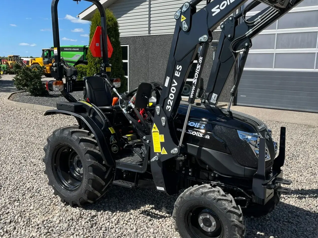 Billede 21 - Solis S26 6+2 gearmaskine Limited Edition i sort med brede hjul og Fuldhydraulisk frontlæsser