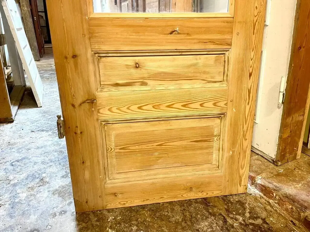 Billede 4 - Smuk glasdør m. fyldninger (u. karm)