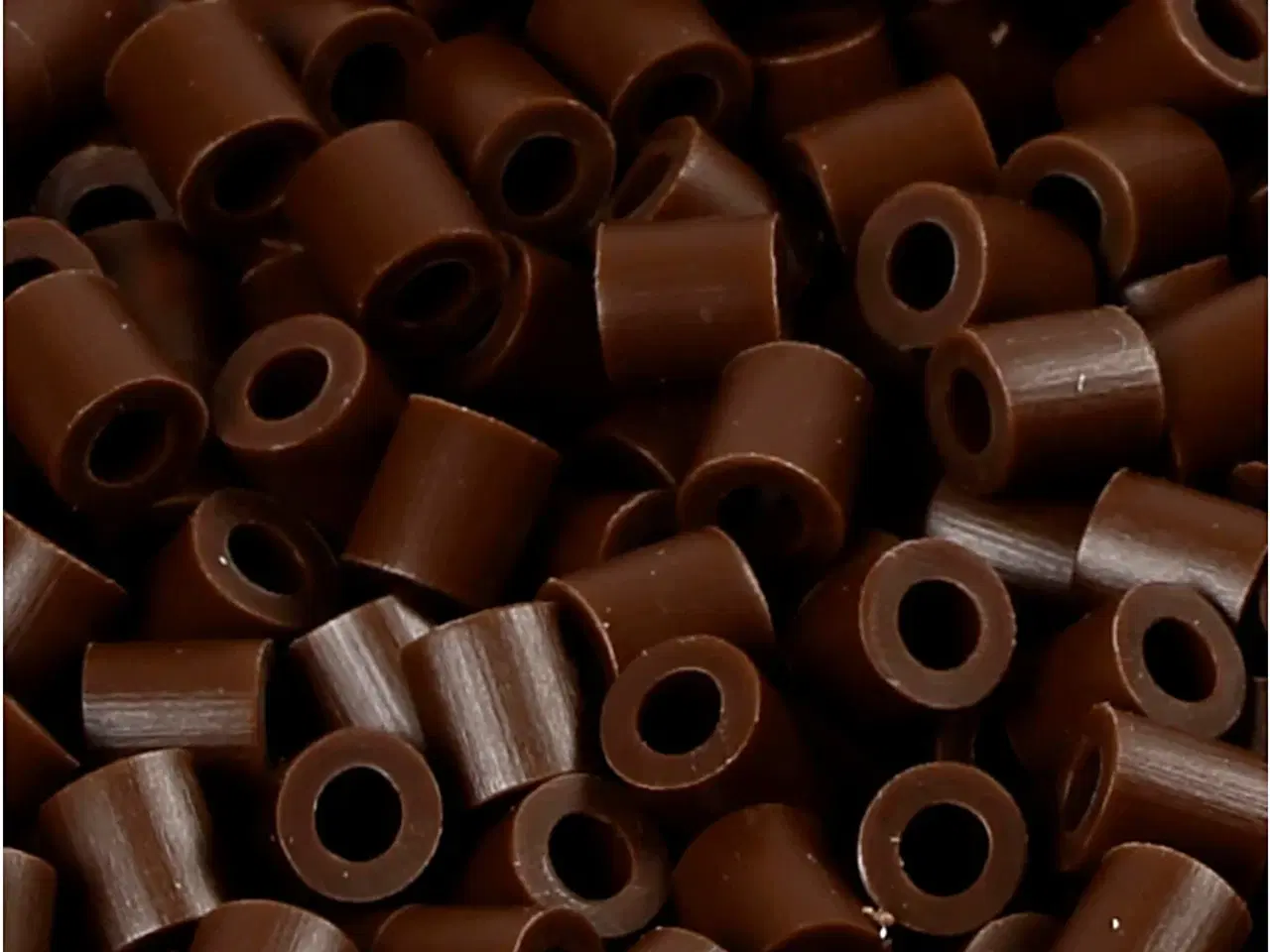Billede 1 - PhotoPearls, str. 5x5 mm, hulstr. 2,5 mm, medium, mørk brun (2), 6000stk./ 1 pk.