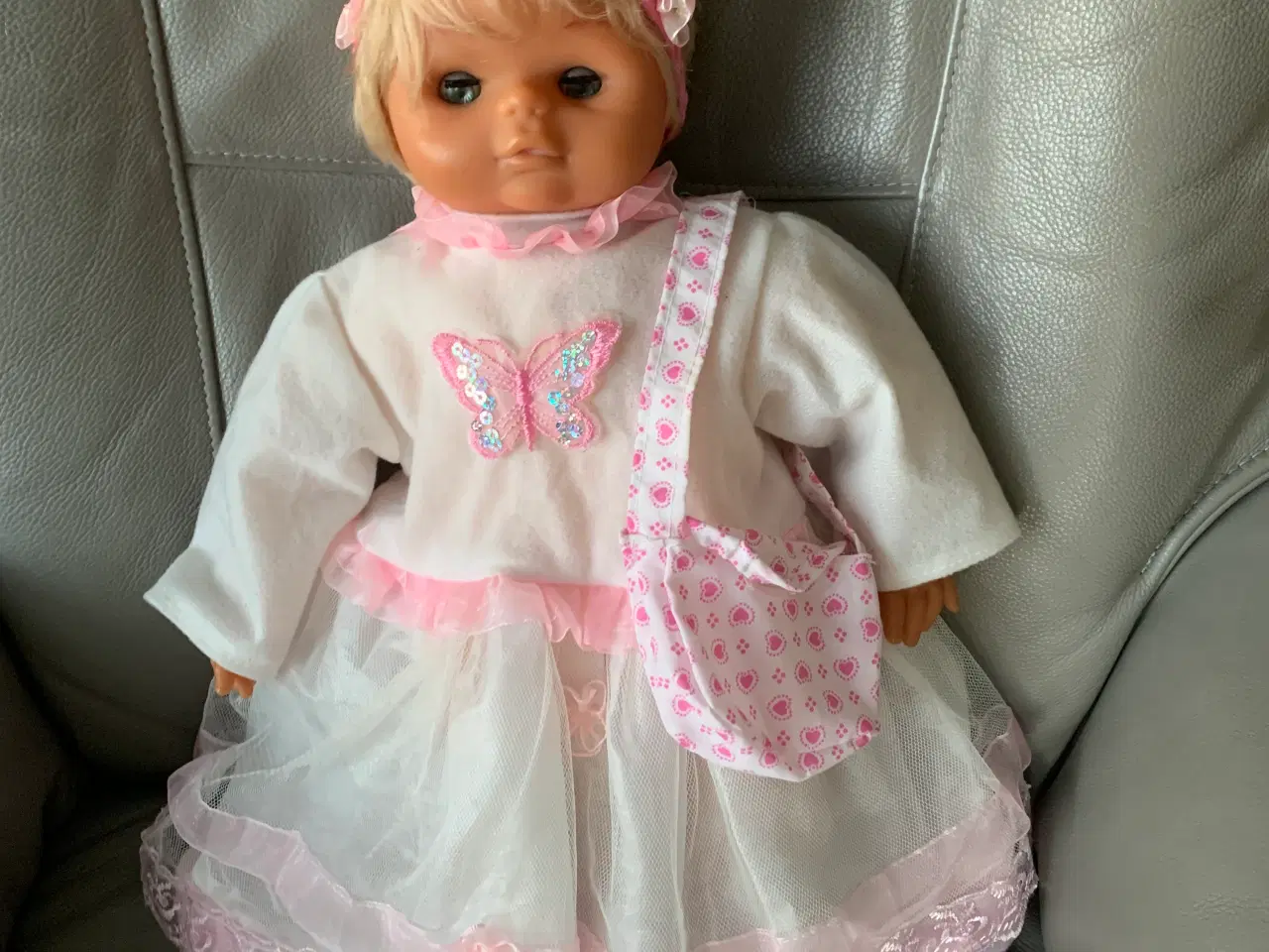 Billede 1 - Dukke H 45 cm