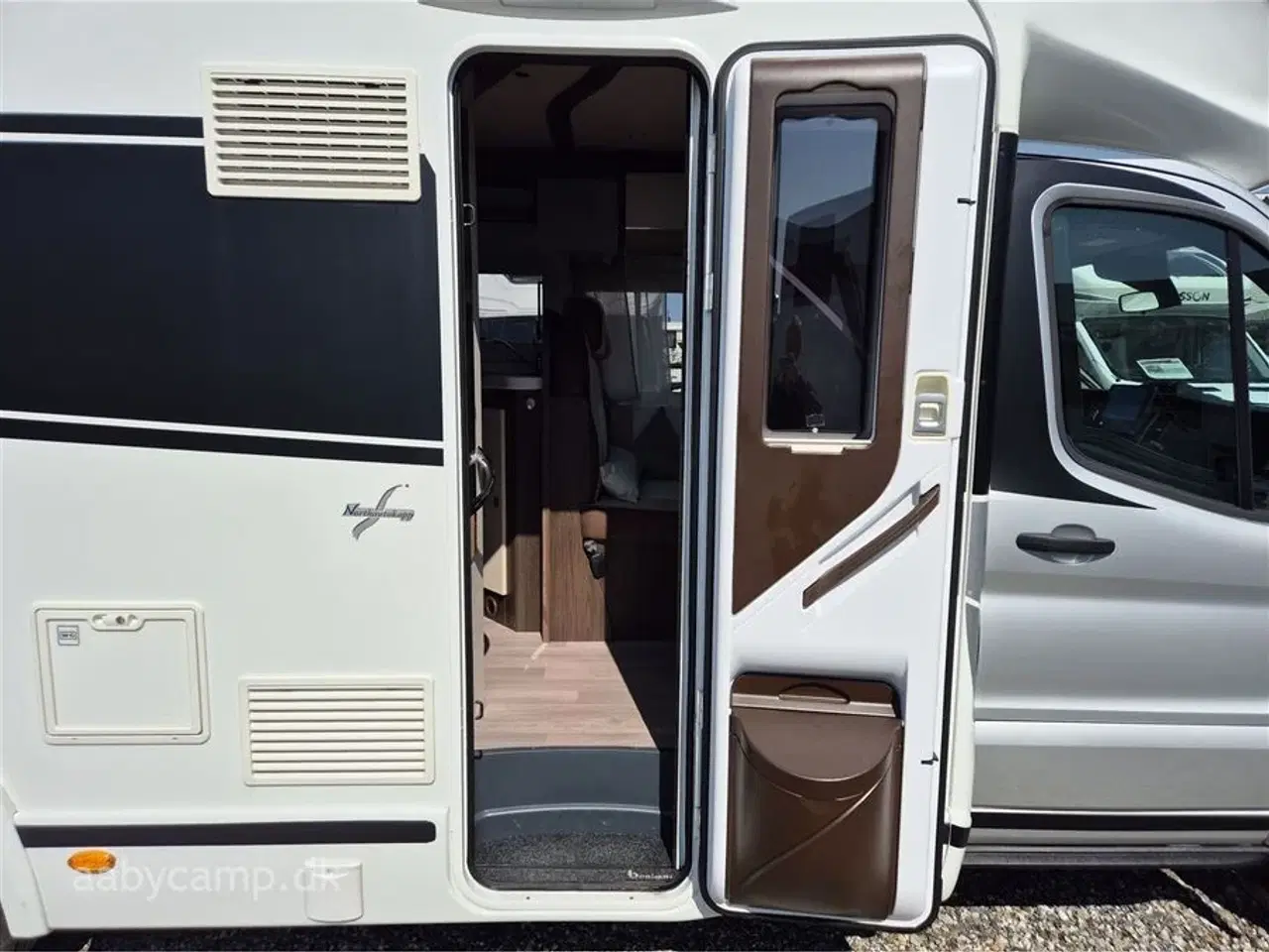 Billede 5 - 2021 - Benimar Tessoro 495 NK   NK Pakke. Automatgear. solceller. markise. Batterier. Cykelstativ. Queensbed. aircondition. Anhængertræk. KUN 28,000 km!!