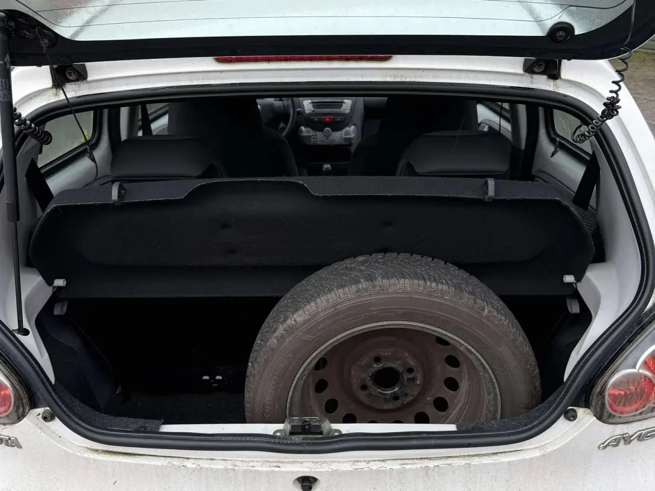 Billede 5 - Toyota Aygo 1.0 benzin • 2011 • hvid • Nysynet