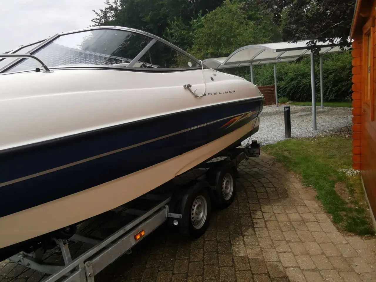 Billede 6 - Bayliner 212 – kraftfuld og sjov speedbåd med V8