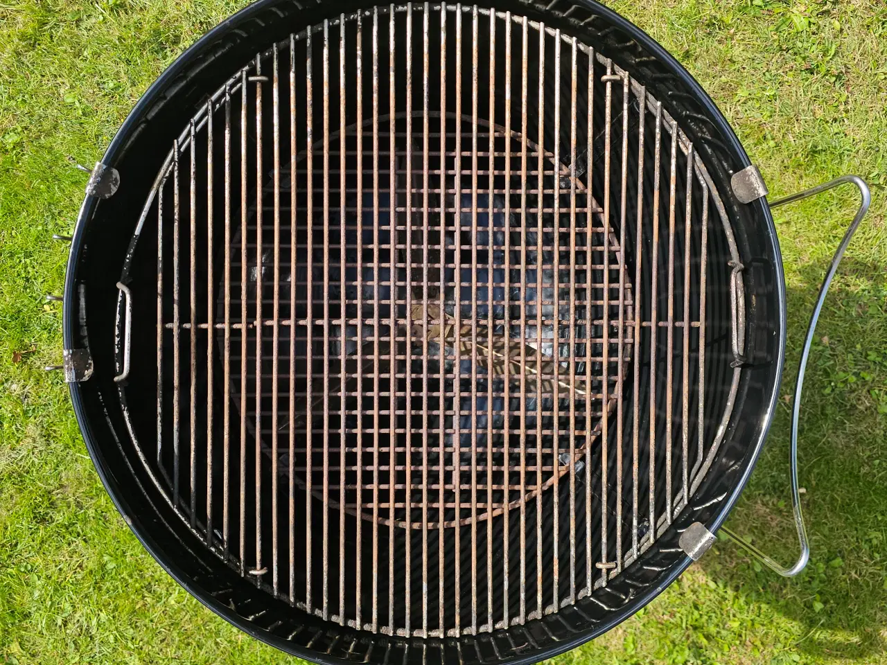 Billede 2 - Stor Weber kuglegrill inkl. overtræk – 57 cm