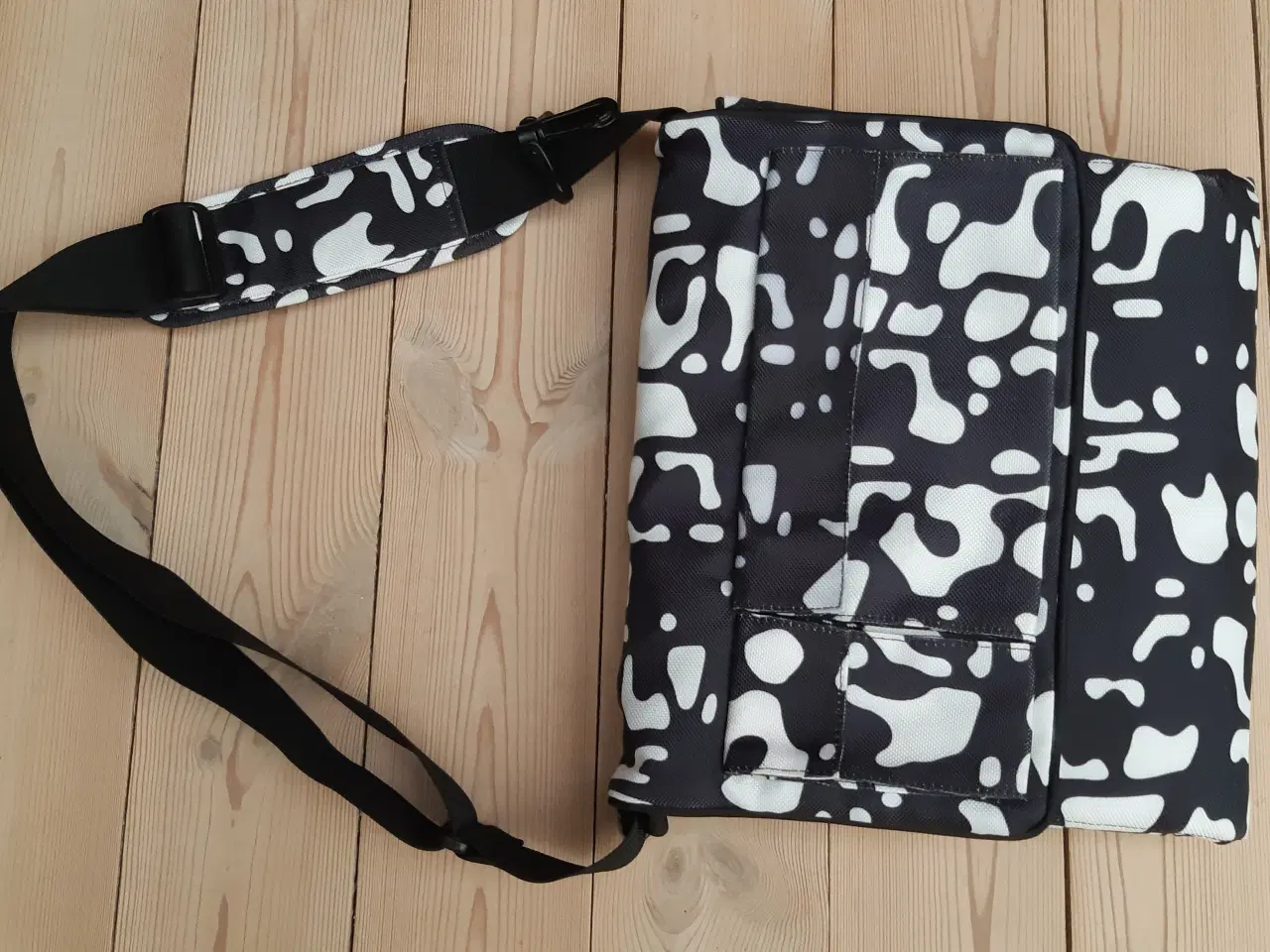 Billede 9 - Ammepude, kørepose, sengerand, pusletaske m.m.