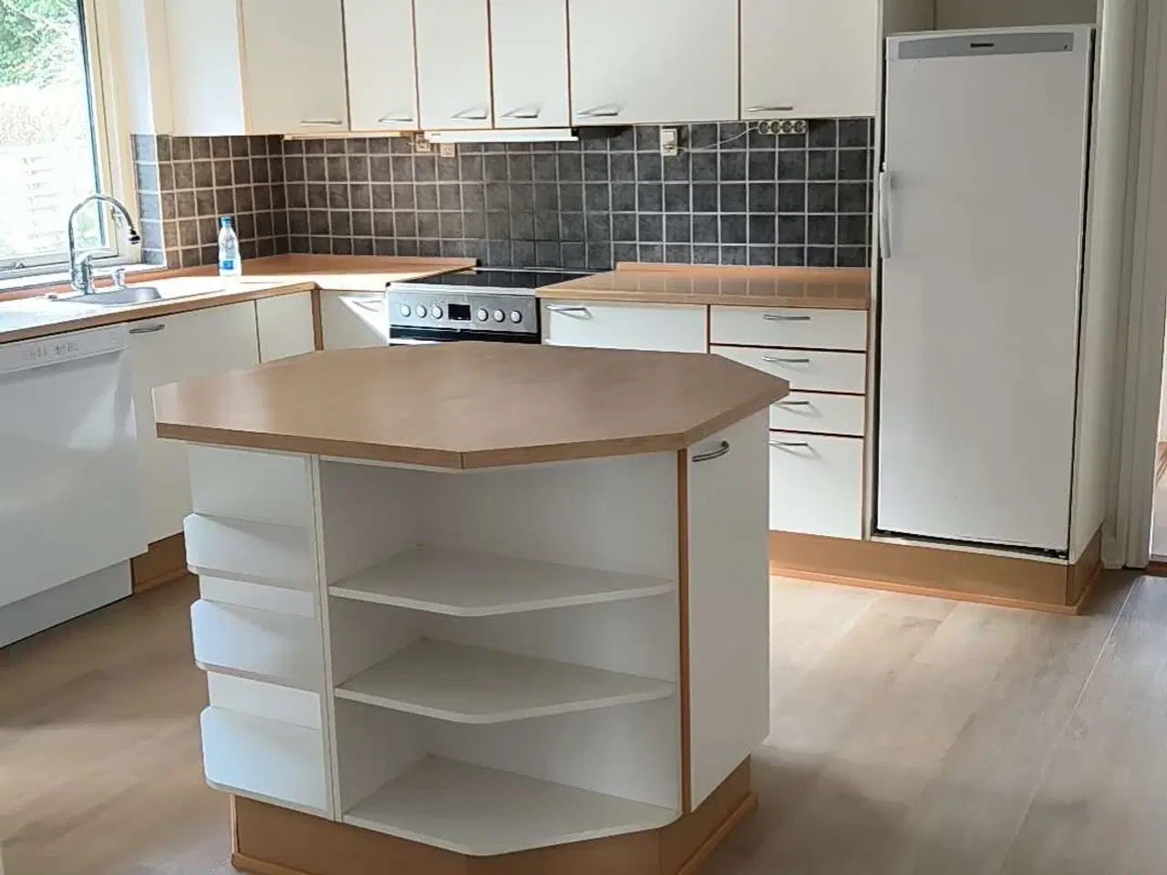 Billede 4 - udlejningsejendom - 2 lejligheder. GIV ET BUD!