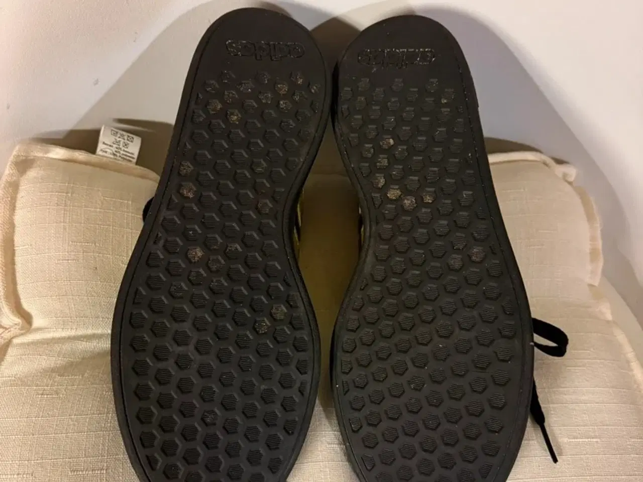 Billede 5 - Adidas sneakers sort guld. Str 40