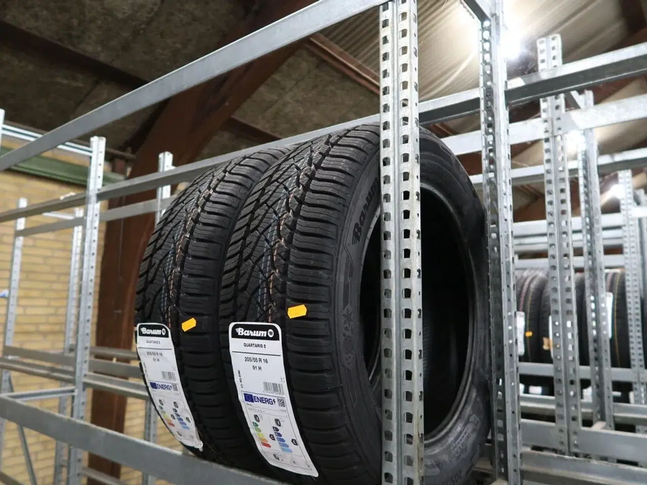 Billede 1 - 2 stk. dæk BARUM 205/55R16 91H