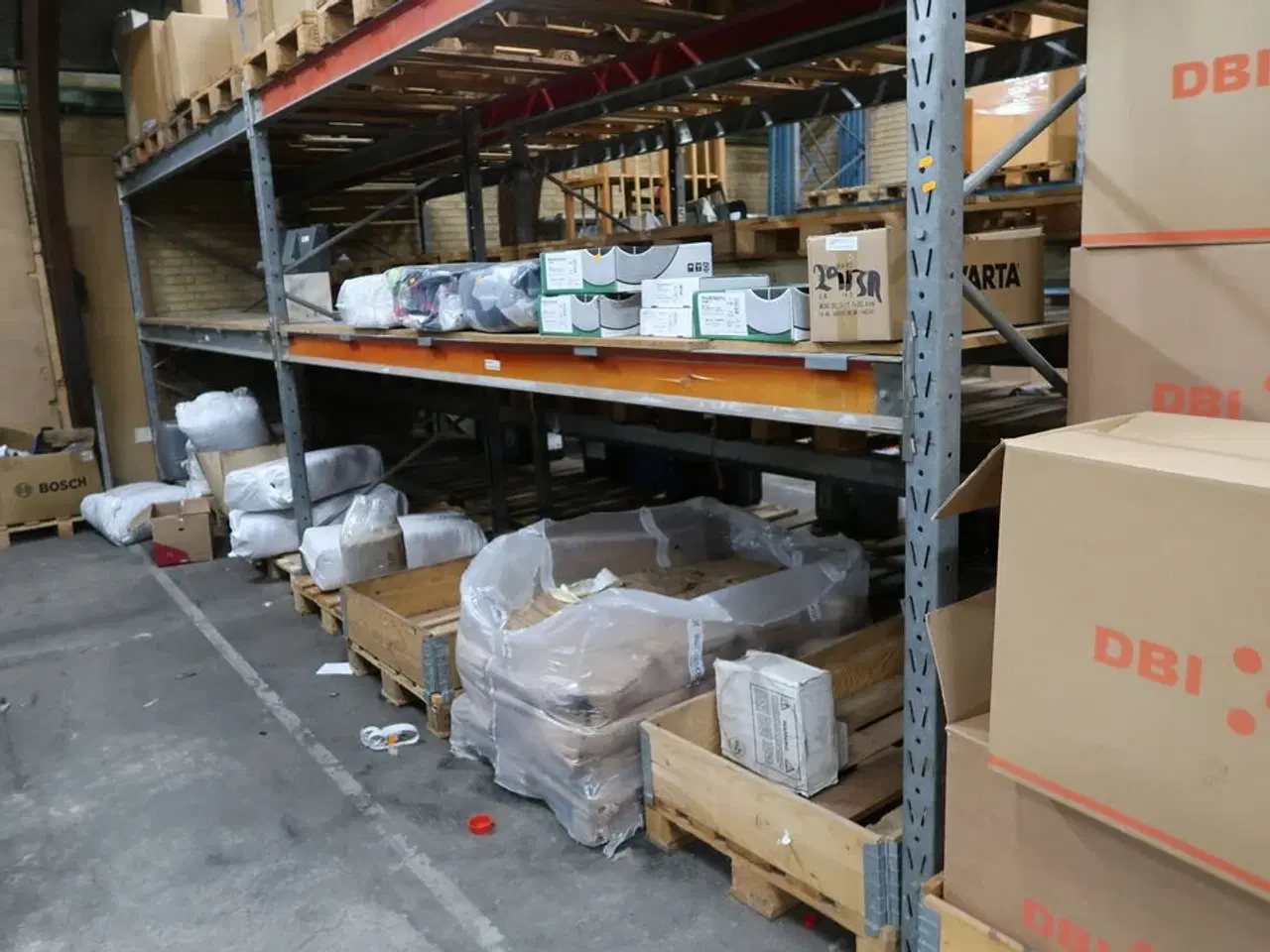 Billede 6 - 2 fag lagerreoler med indhold