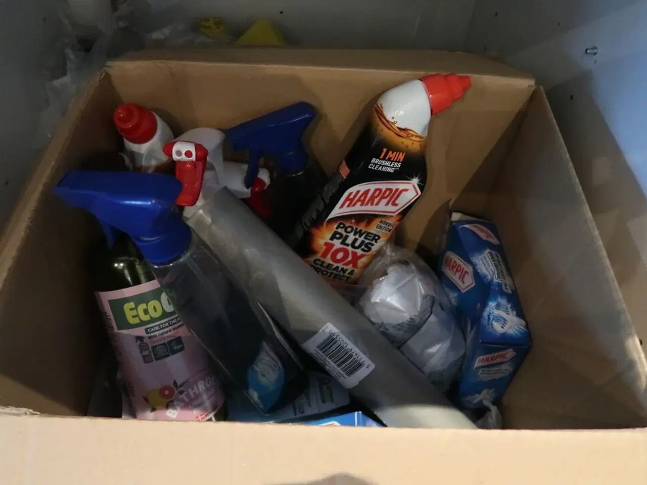 Billede 18 - 2 stk. Skabe med indhold