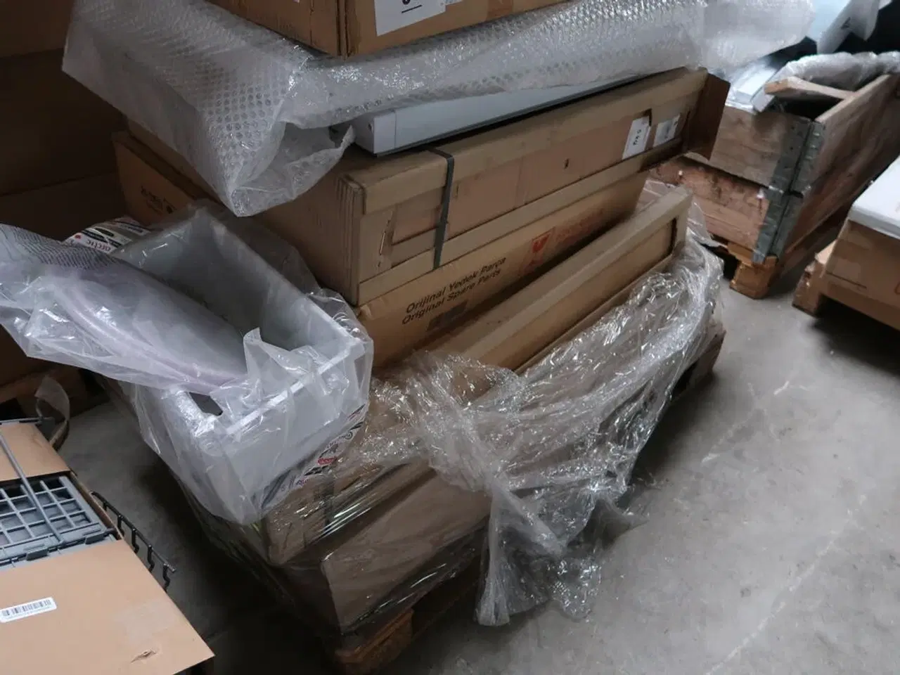 Billede 8 - Palle med div. Reservedele bl.a. køleskabsdøre m.m.