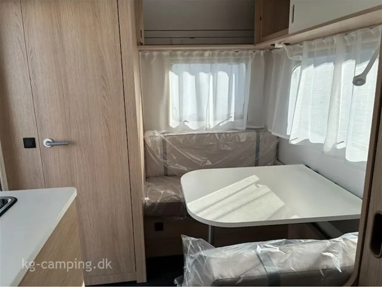 Billede 7 - 2026 - Adria Aviva 400 PS   Super Rejsevogn med lav vægt og dobbelt seng