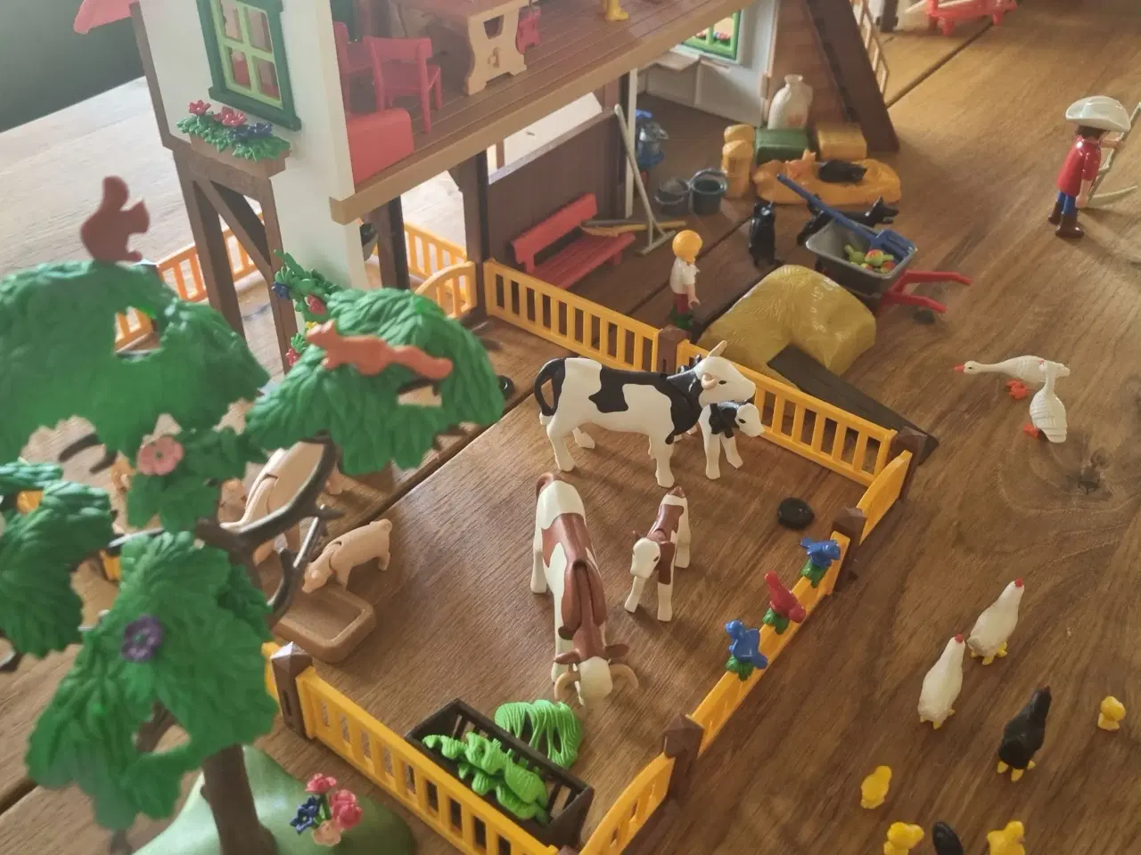Billede 4 - Playmobil bondegård og hestestald