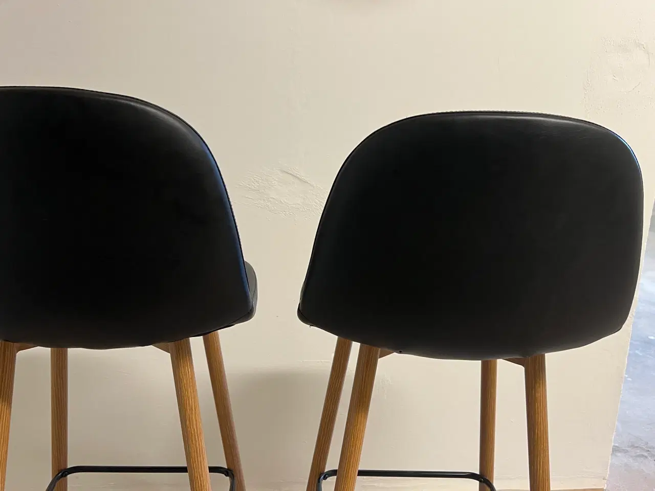 Billede 2 - To flotte barstole til salg – 600 kr for begge!