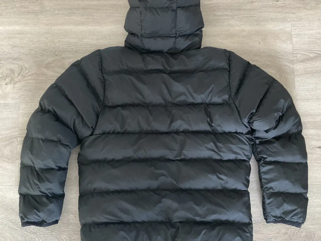 Billede 2 - Sort vinterjakke fra Adidas str. 11-12 år