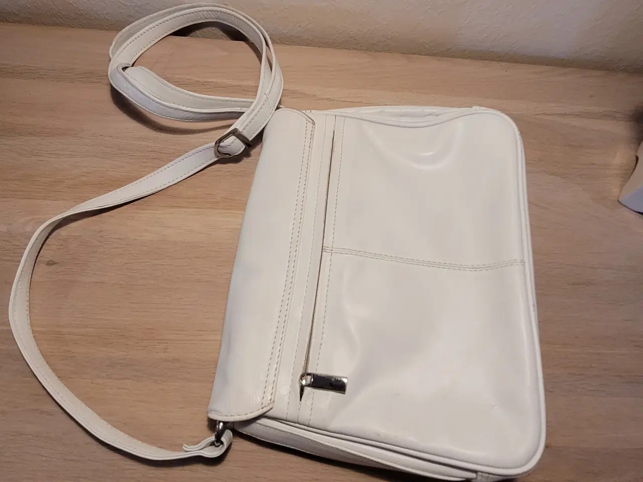 Billede 3 - Læder skuldertaske (BASTIAN)