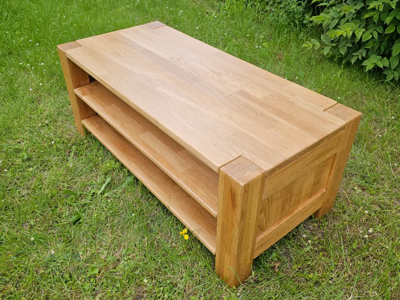 Billede 2 - Solidt egetræ TV bord med hylder