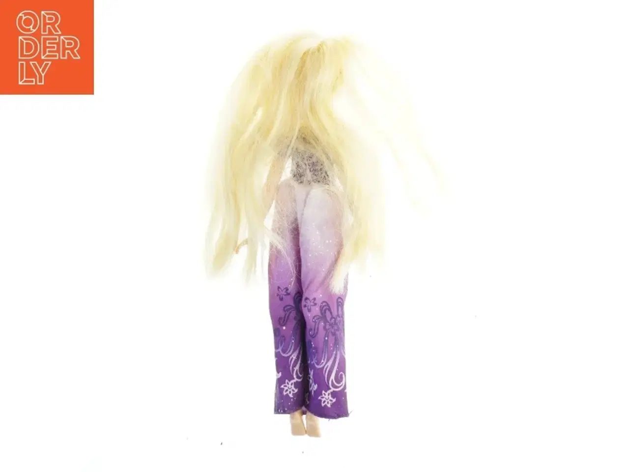 Billede 2 - Dukke i lilla kjole (str. 27 cm)