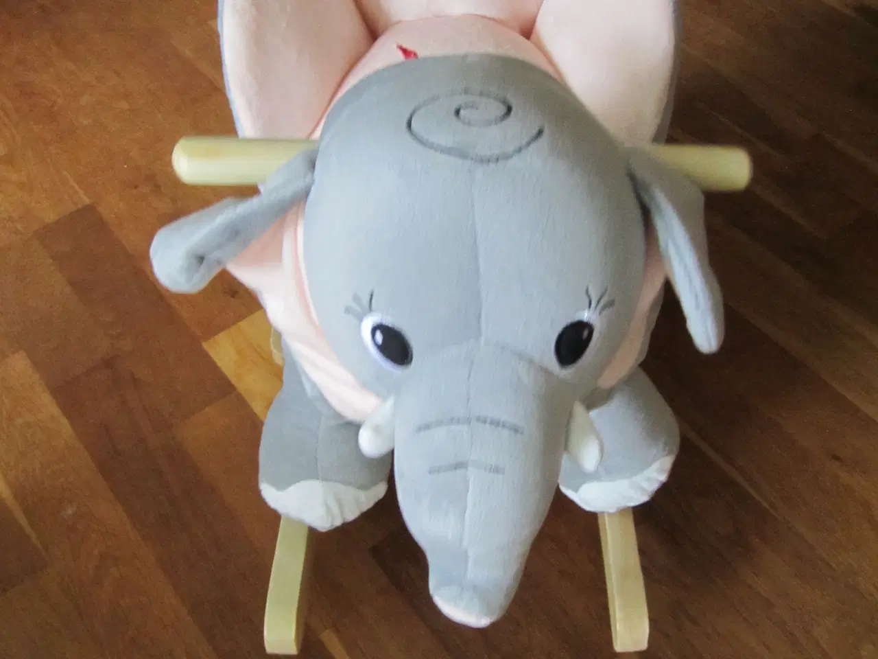 Billede 4 - NY. ELEFANT GYNGEHEST.