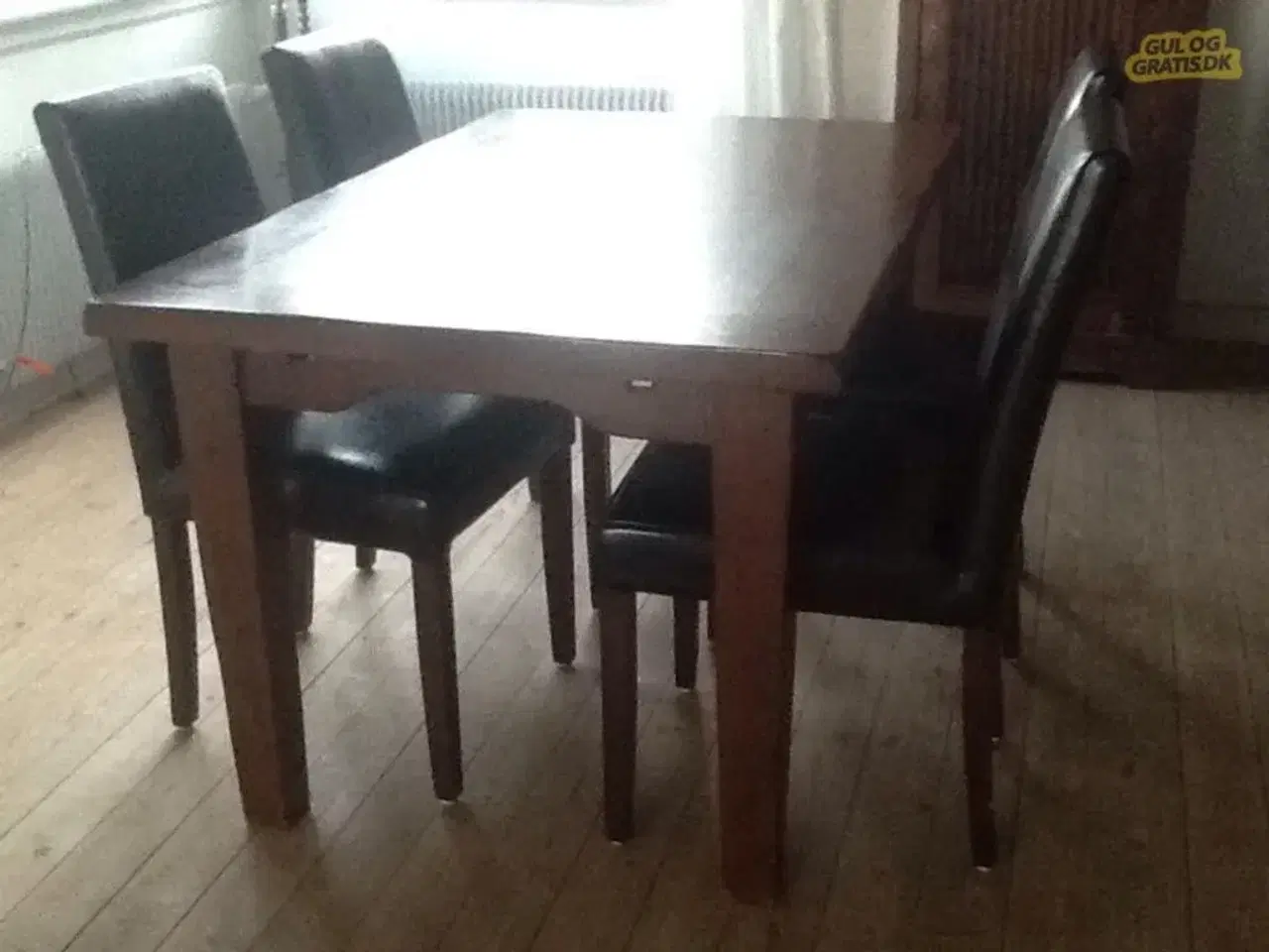 Billede 1 - Spisebord massiv egetræ m/4 stole