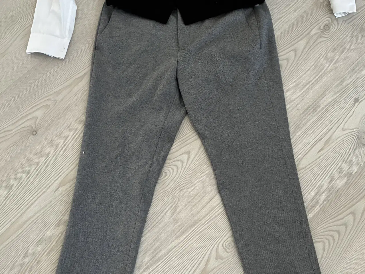 Billede 2 - Jakkesæt til dreng