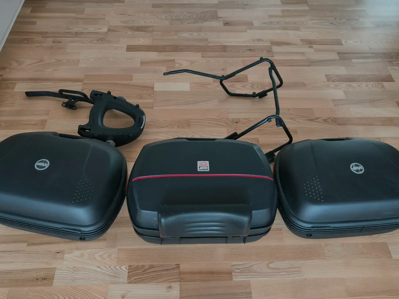 Billede 3 - GIVI beslag, topboks og sidetasker til VFR 800