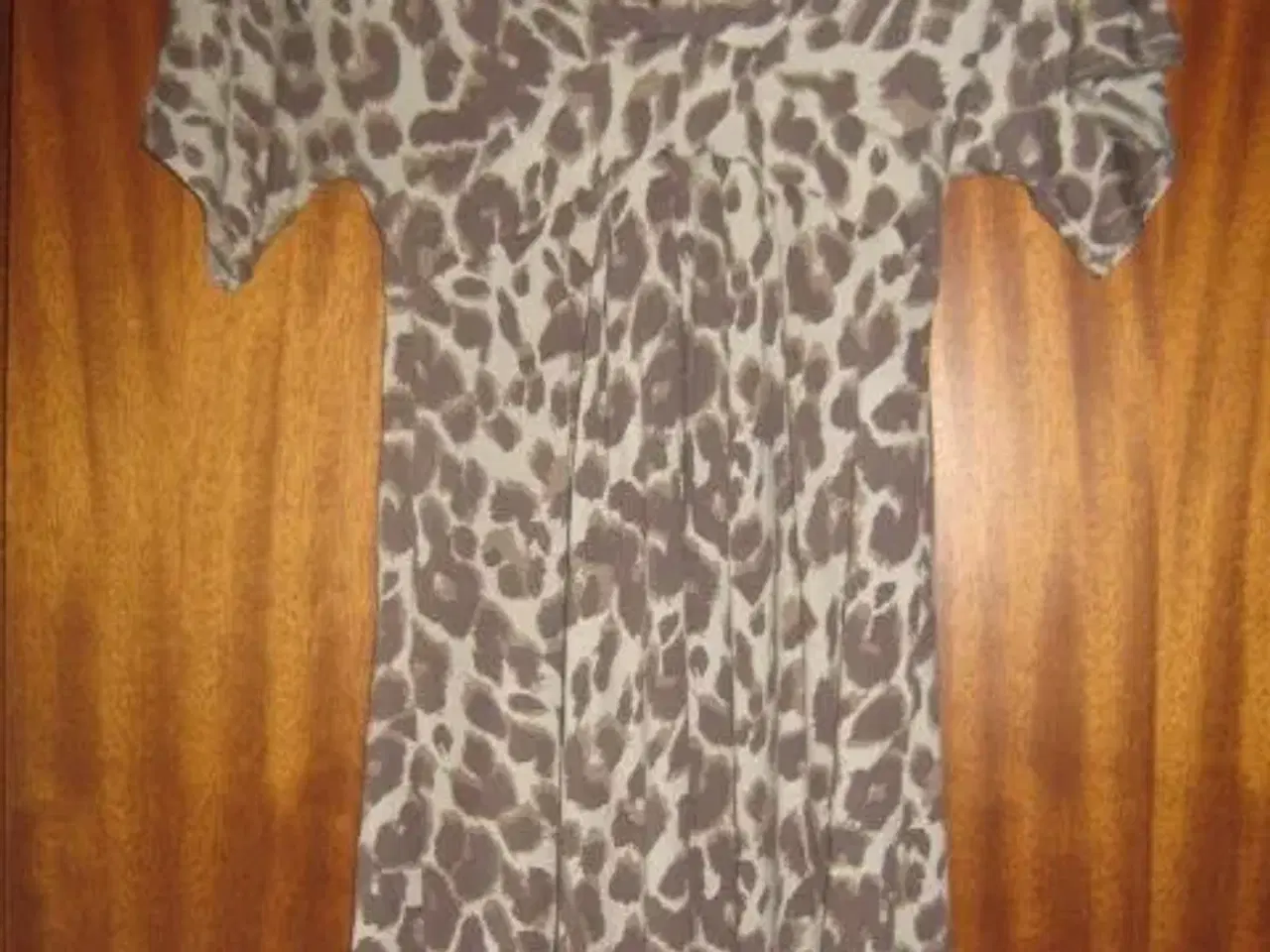 Billede 1 - H&M lækker leopardmønsterkjole str 34