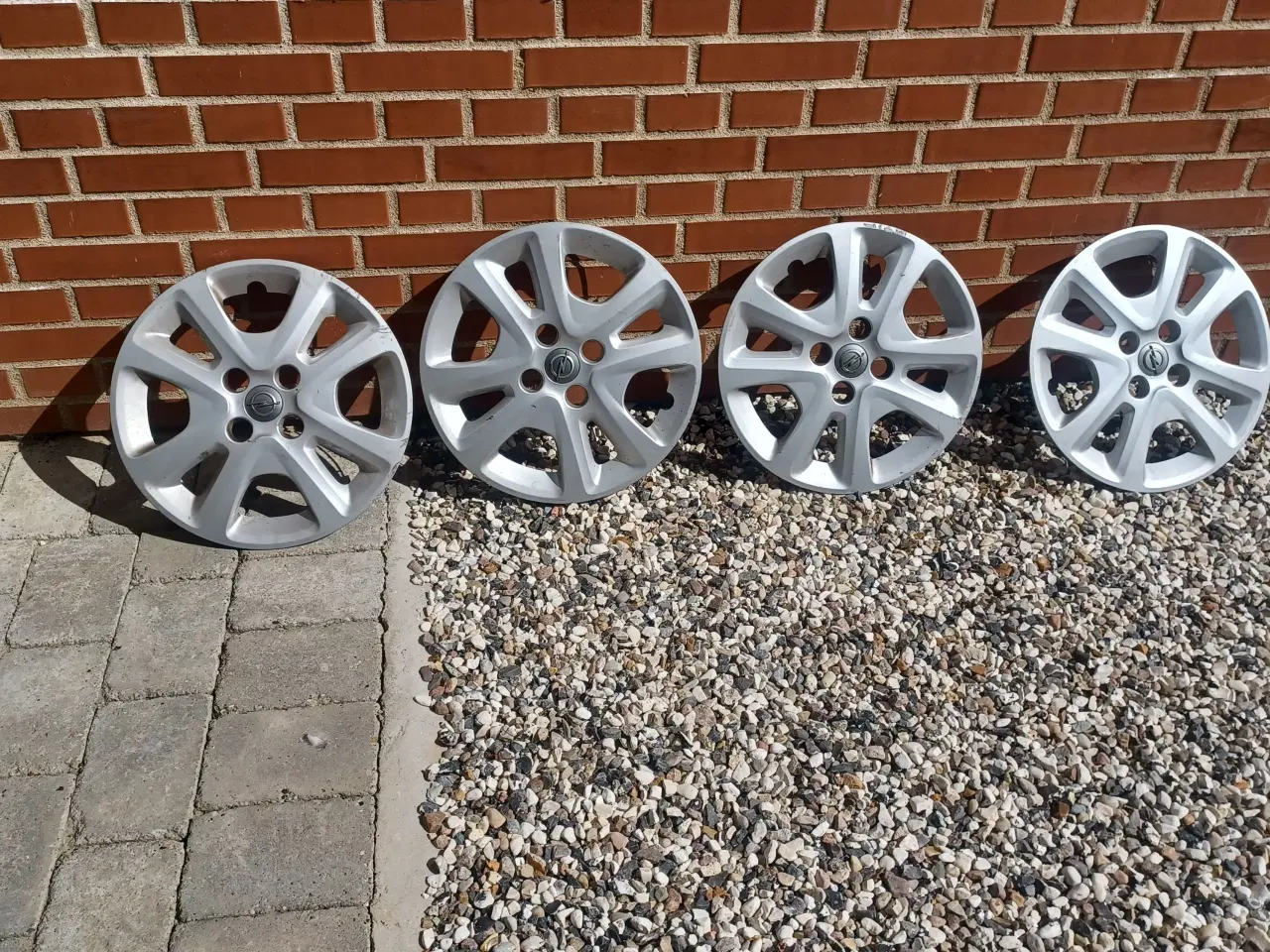Billede 2 - Opel hjulkapsler.