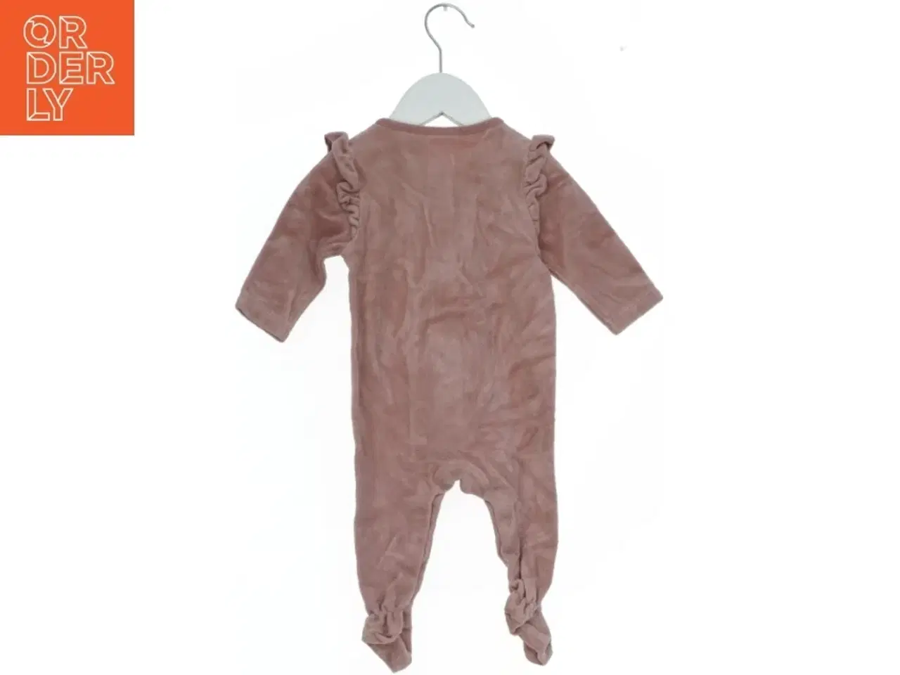 Billede 2 - Blød sparkedragt med flæsedetaljer fra H&M (str. 62)