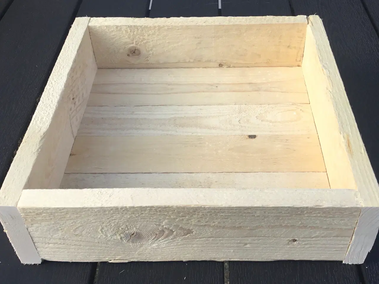 Billede 1 - Træ kasse / bakke 60 kr.  29,8 x 29,8