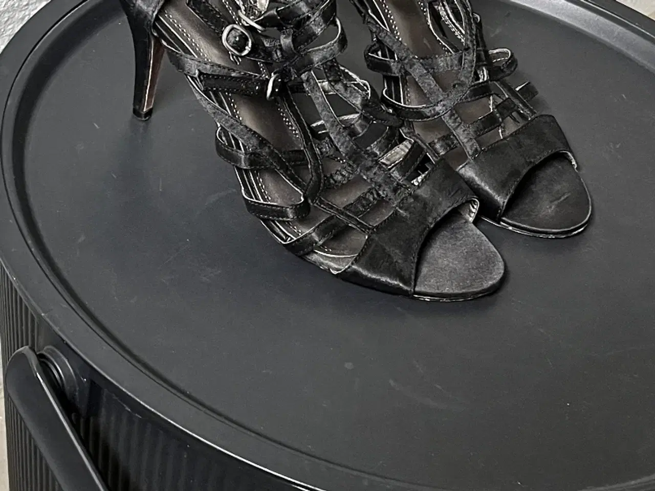 Billede 1 - Stillet sko