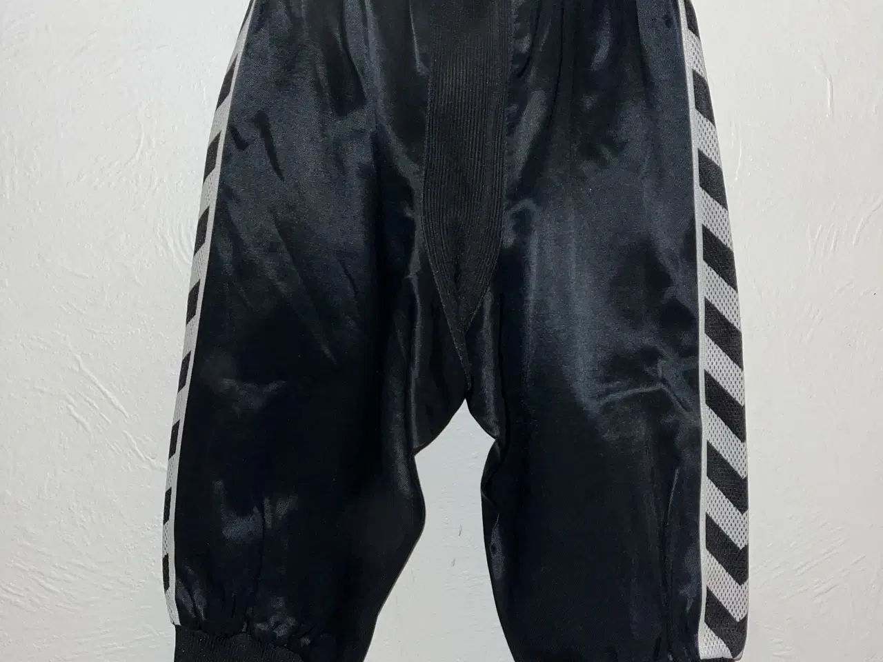 Billede 3 - Hummel fodboldknickers str. 152.