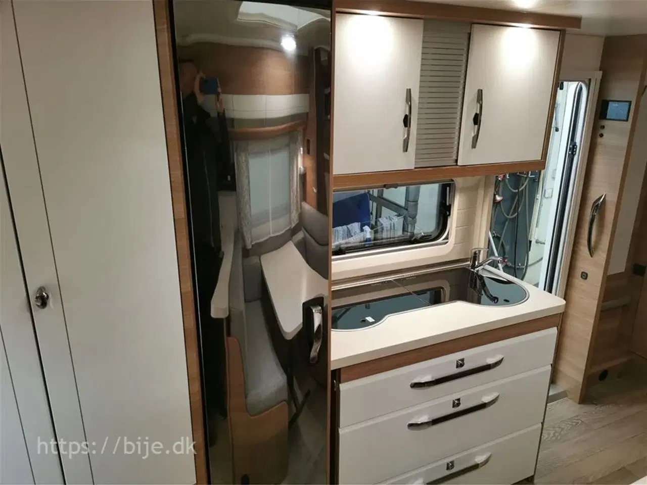 Billede 9 - 2023 - Hobby De Luxe 560 KMFe   Køb denne vogn og vælg mellem en gratis mover eller Isabella Capri telt