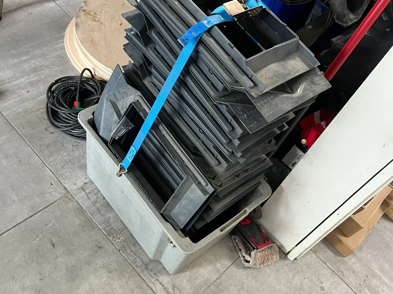 Billede 1 - Undertags gennemføringer.