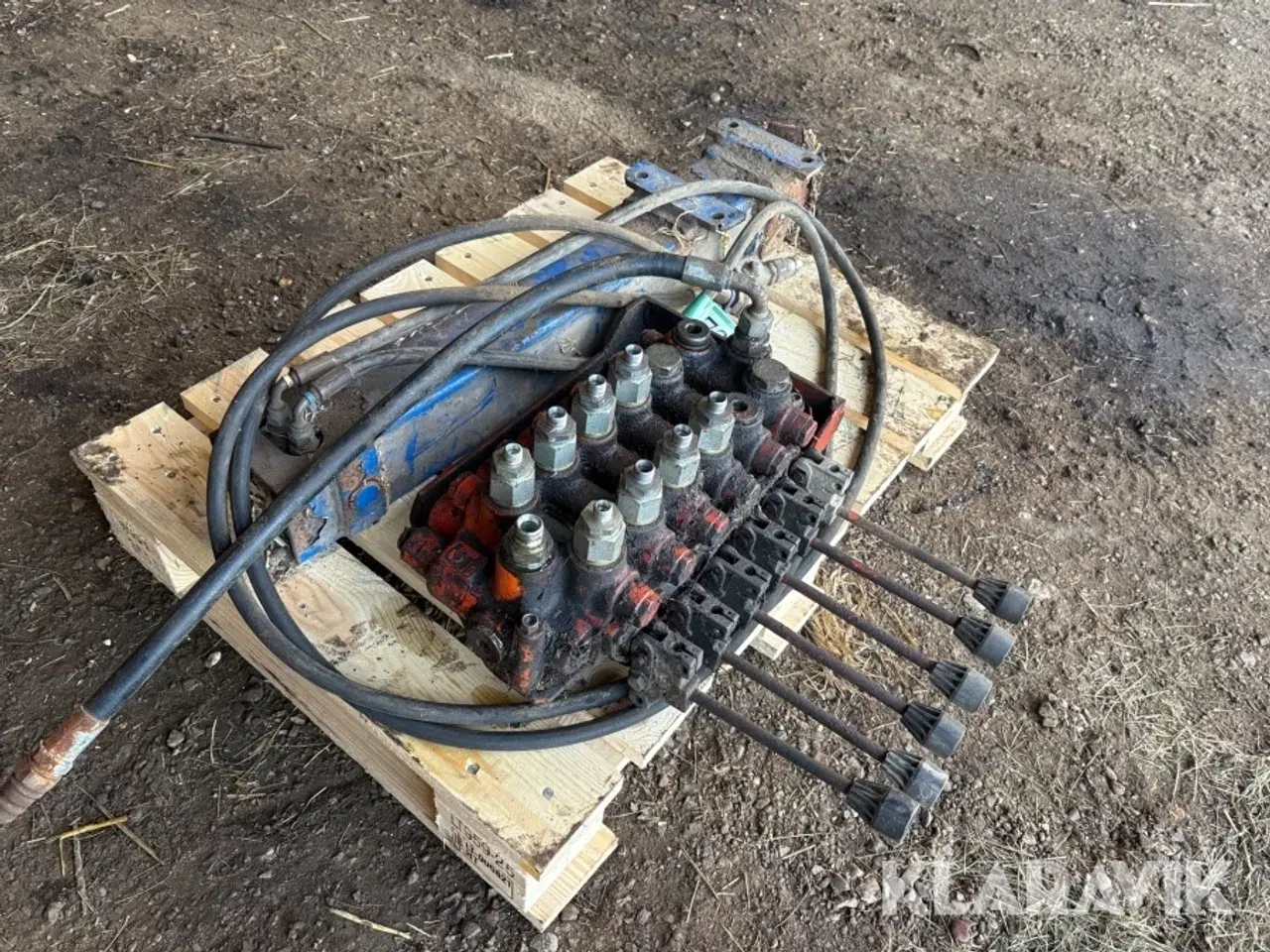 Billede 1 - Hydraulisk ventilblok og støtteben
